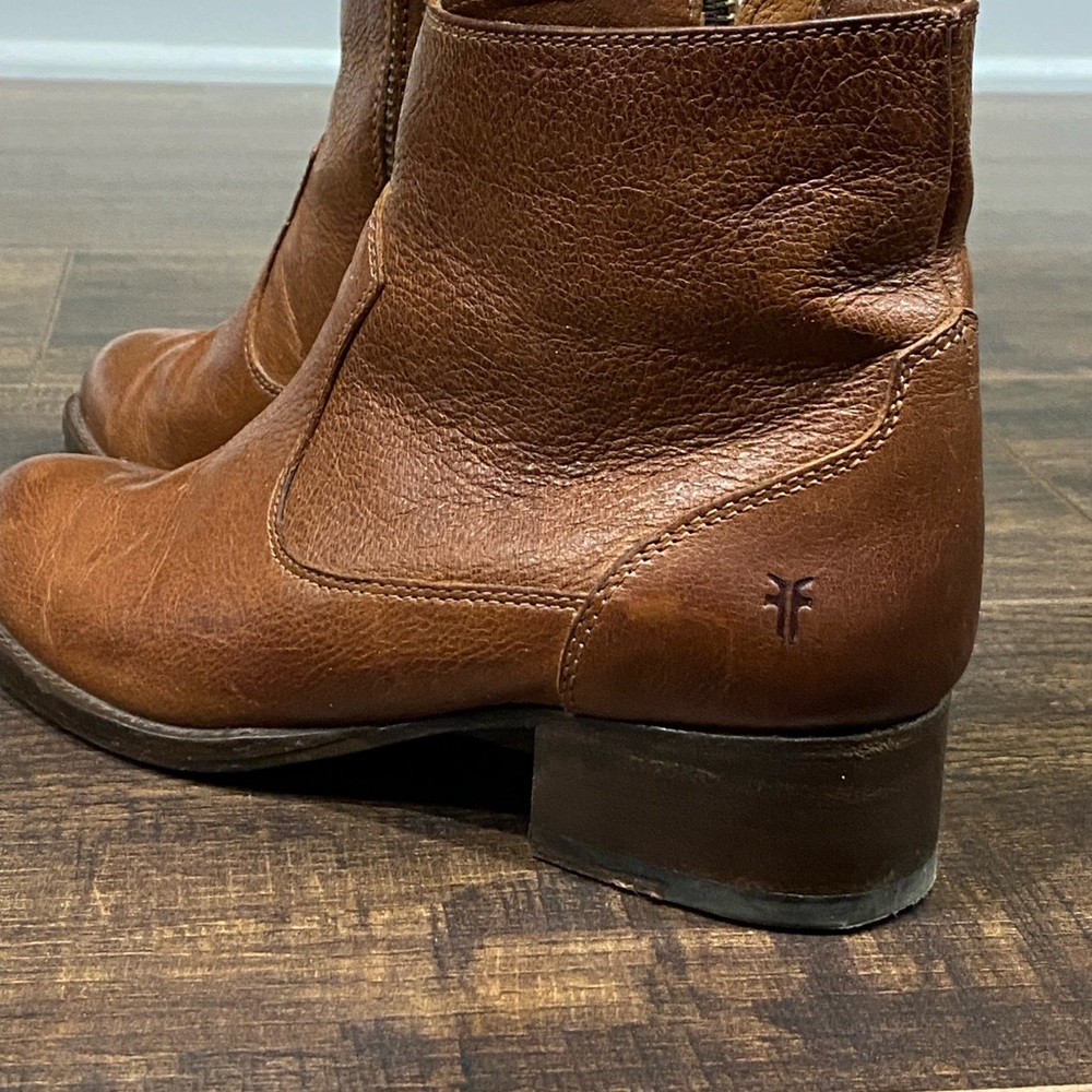 Ariat Chelsea boot size 6 in great condition - Picture 7 of 8